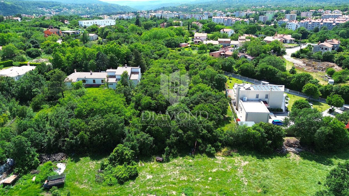 Labin, terreno edificabile in una posizione TOP nella città