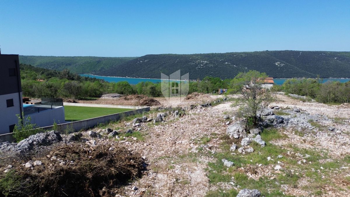 Labin, terreno edificabile con vista mare 