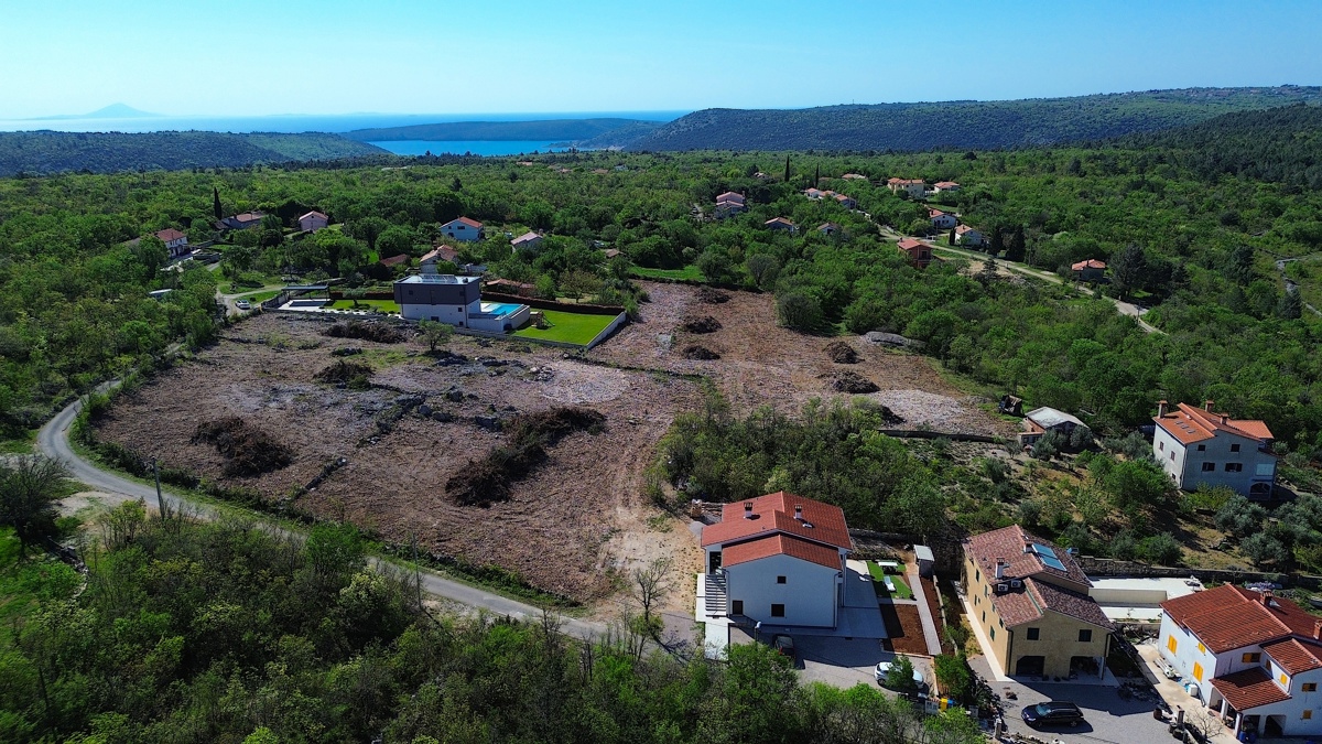 Labin, terreno edificabile con vista mare 