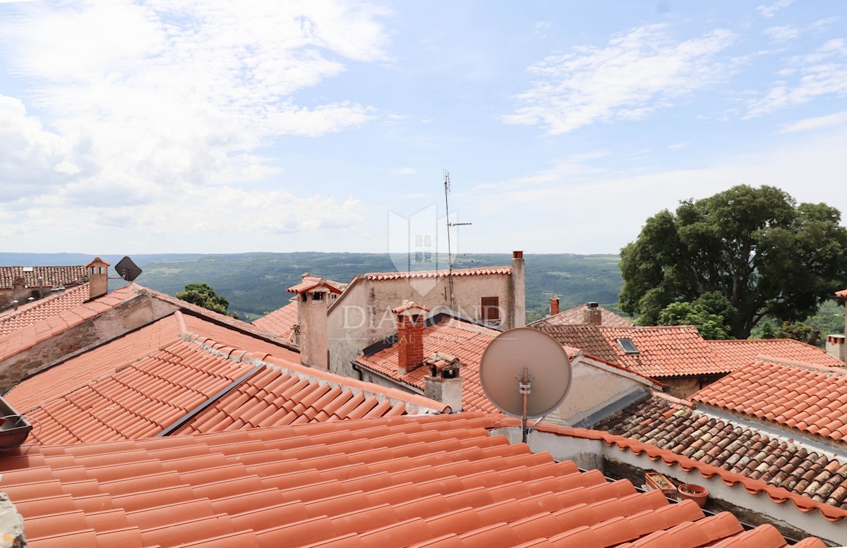 Una casa con galleria nel centro di Grisignana!