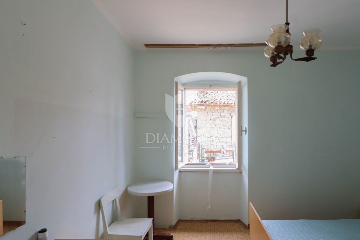 Una casa con galleria nel centro di Grisignana!