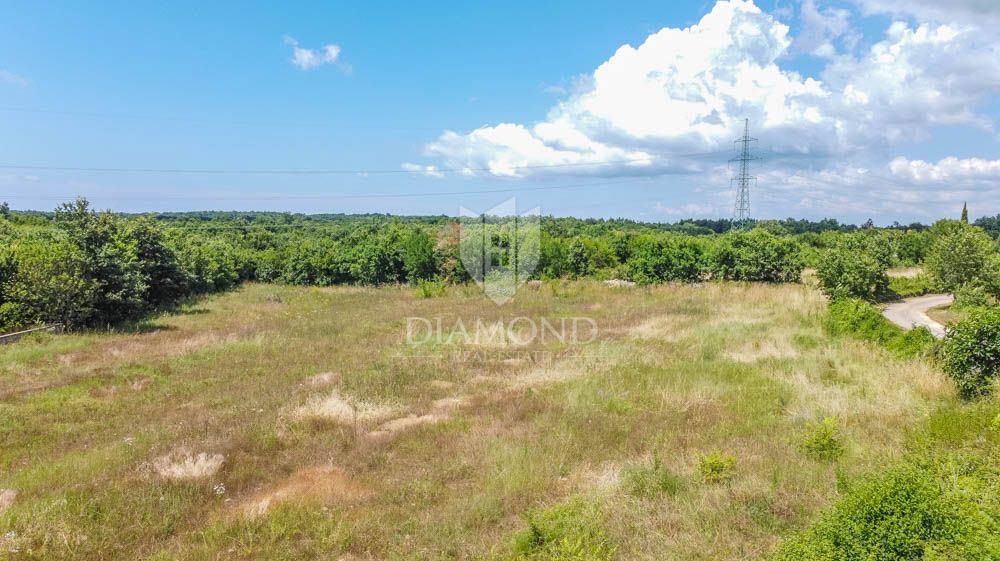 Terreno con permesso di costruzione a 5 km da Dignano!