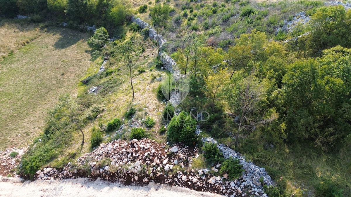 Brseč, terreno edificabile con bellissima vista sul mare 