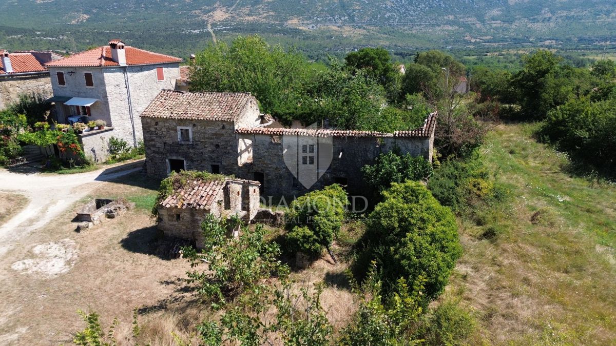 Nell'Istria orientale, casa autoctona da adattare con progetto