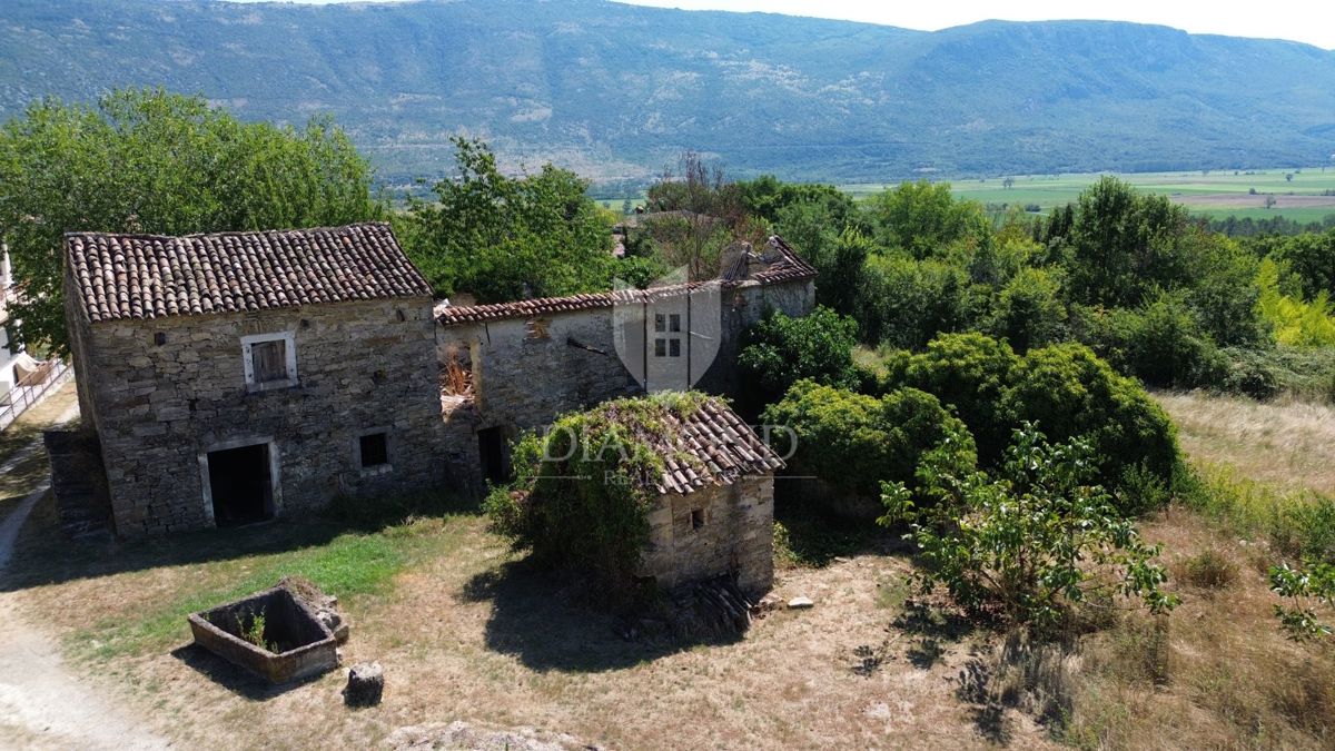 Nell'Istria orientale, casa autoctona da adattare con progetto