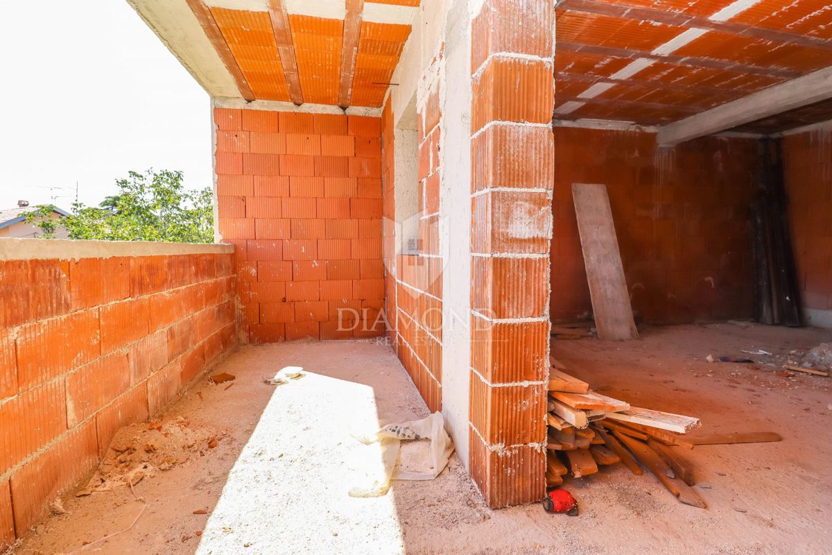 Appartamento con 3 camere da letto in una posizione TOP a Pola, nuova costruzione! 