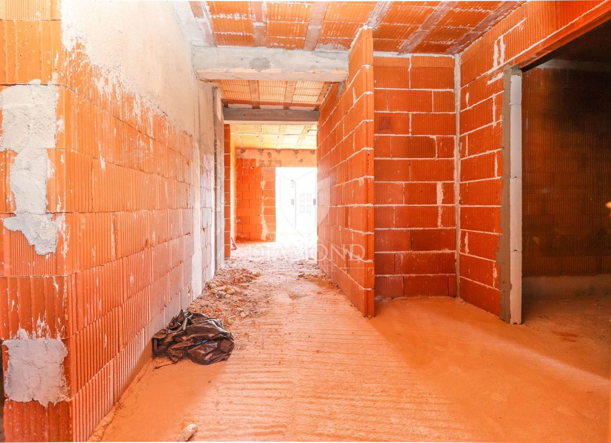 Appartamento con 3 camere da letto in una posizione TOP a Pola, nuova costruzione! 