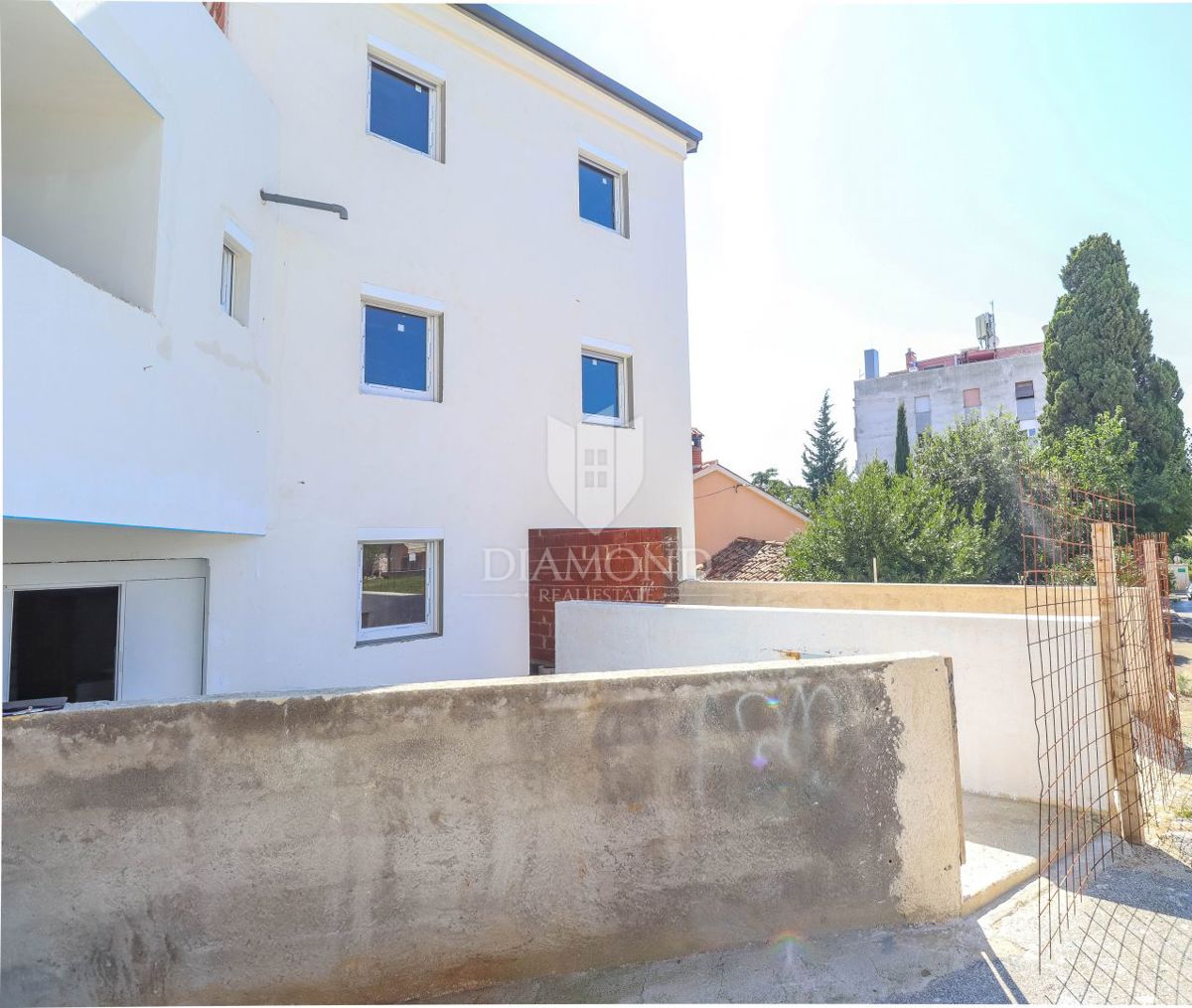 Appartamento con 3 camere da letto in una posizione TOP a Pola, nuova costruzione! 