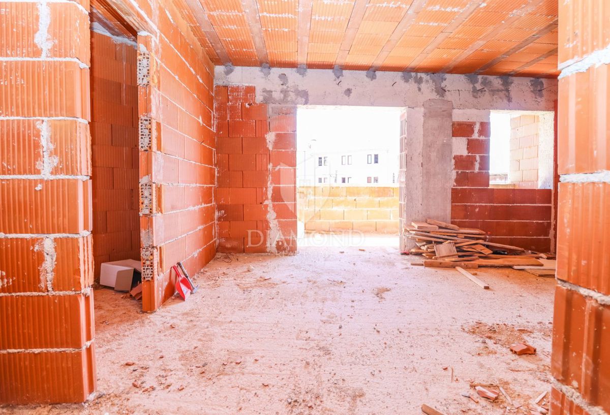 Appartamento con 3 camere da letto in una posizione TOP a Pola, nuova costruzione! 