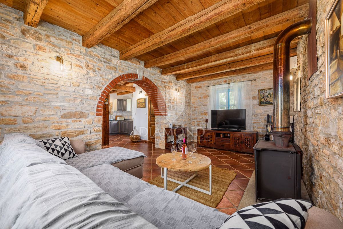 Parenzo, dintorni, casa autoctona in pietra d'Istria in un posto tranquillo