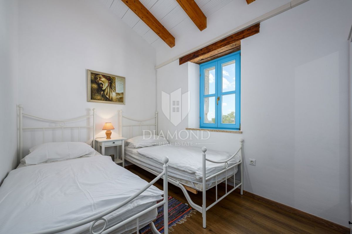 Parenzo, dintorni, casa autoctona in pietra d'Istria in un posto tranquillo