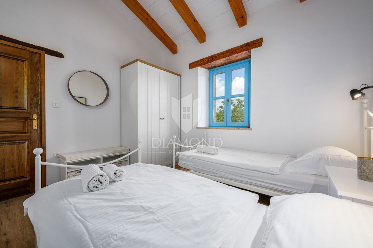 Parenzo, dintorni, casa autoctona in pietra d'Istria in un posto tranquillo