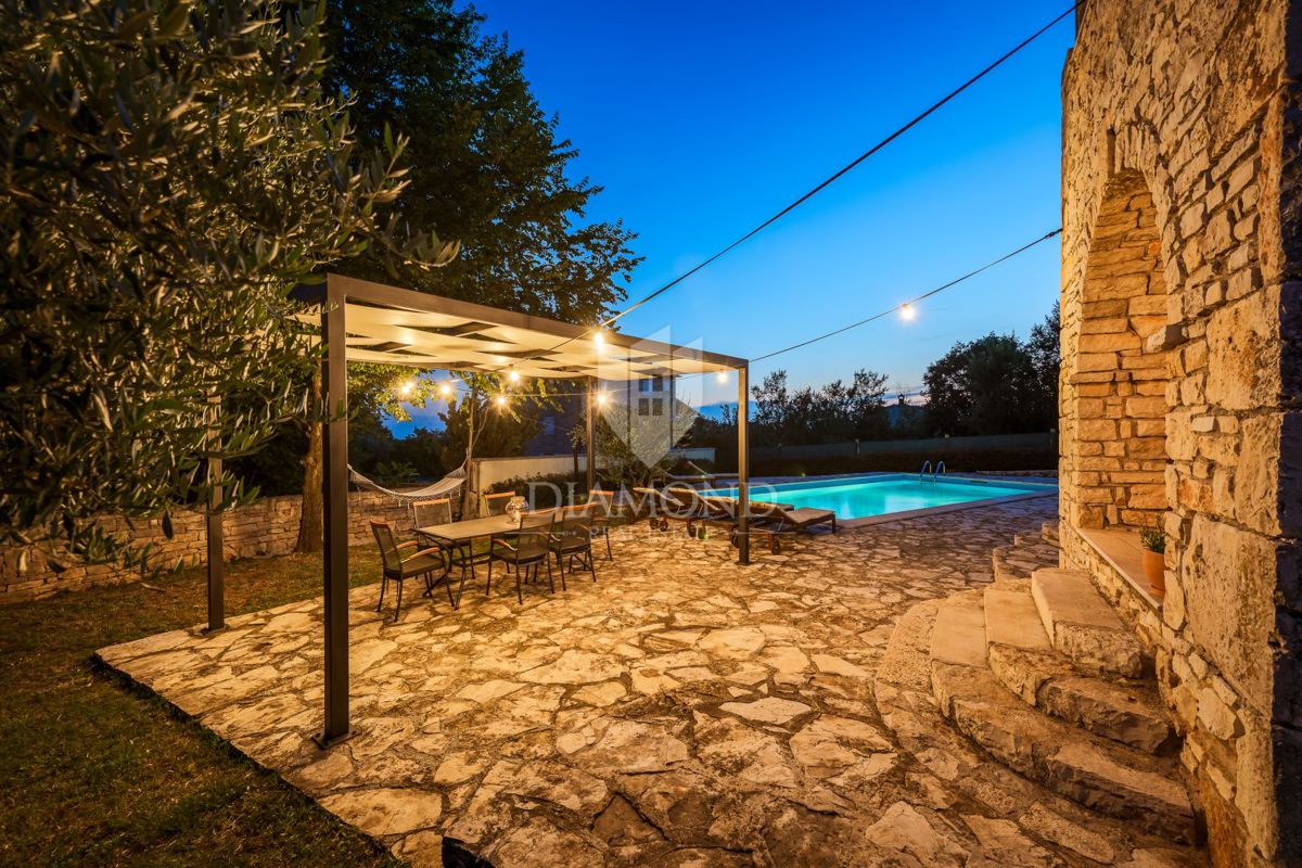 Parenzo, dintorni, casa autoctona in pietra d'Istria in un posto tranquillo