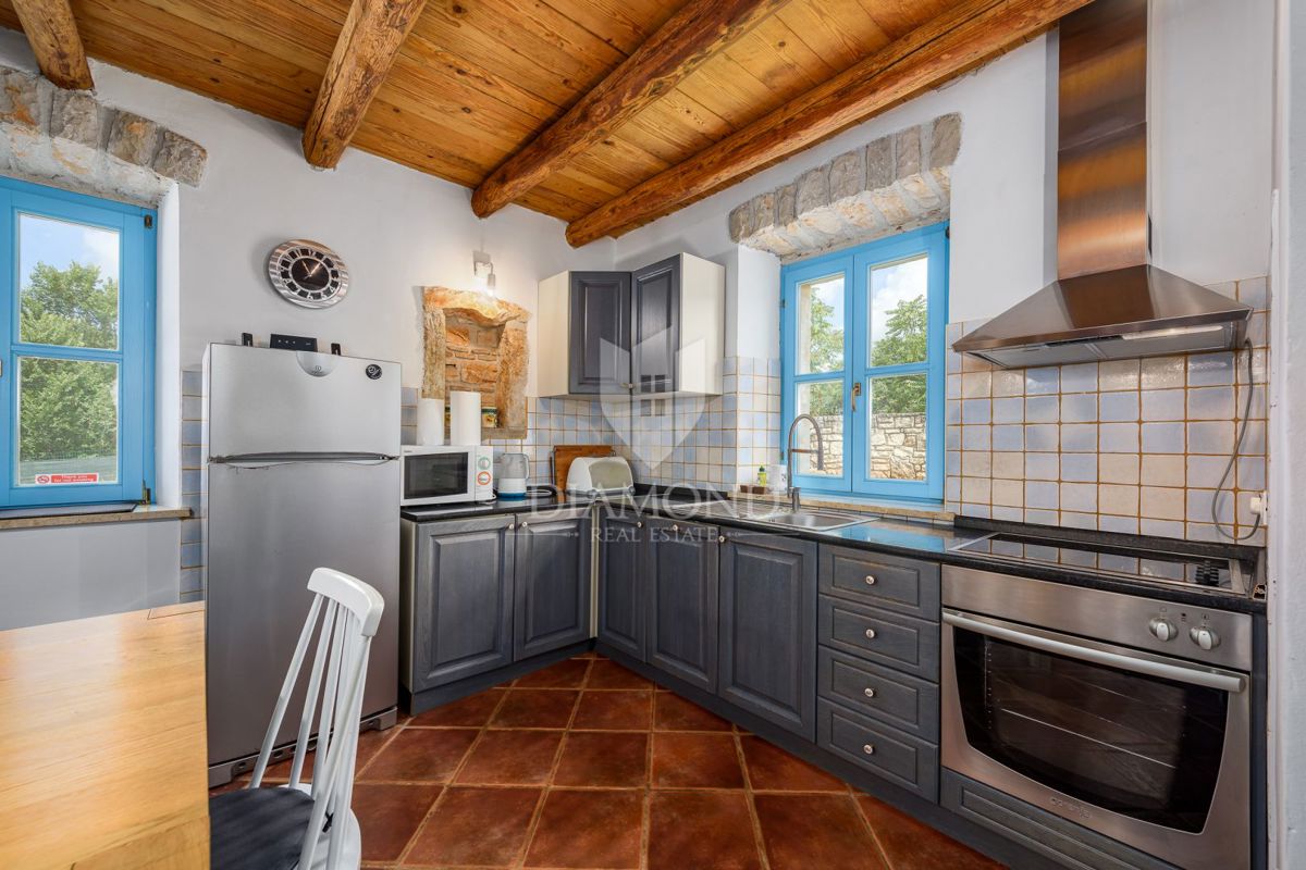 Parenzo, dintorni, casa autoctona in pietra d'Istria in un posto tranquillo