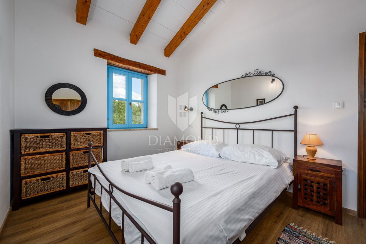 Parenzo, dintorni, casa autoctona in pietra d'Istria in un posto tranquillo