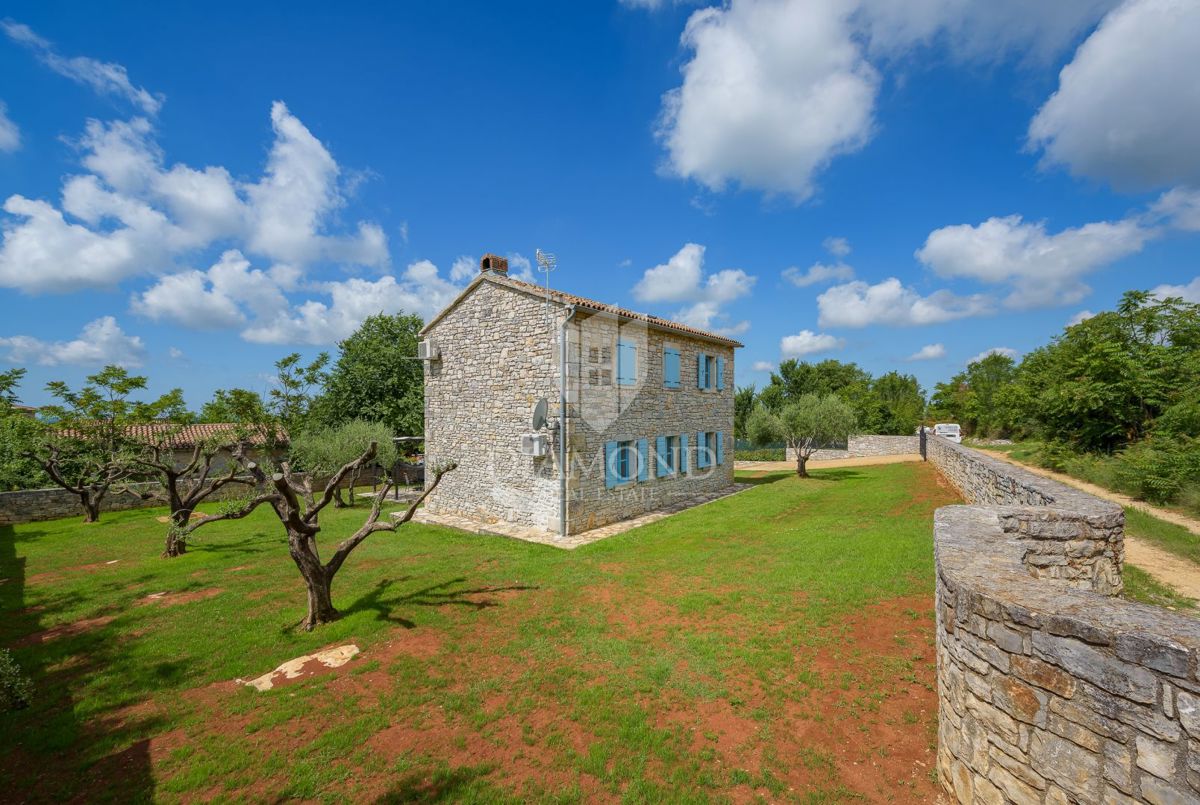 Parenzo, dintorni, casa autoctona in pietra d'Istria in un posto tranquillo