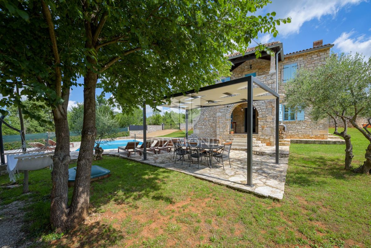 Parenzo, dintorni, casa autoctona in pietra d'Istria in un posto tranquillo