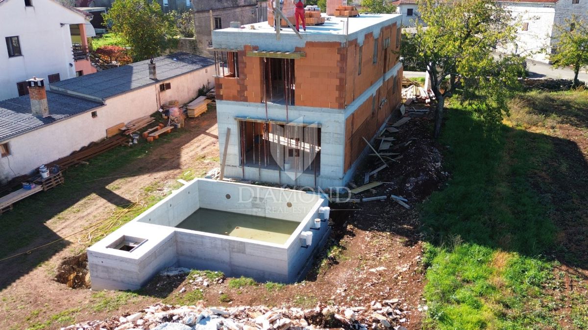 Casa moderna con piscina vicino a Pola