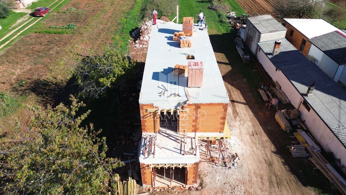 Casa moderna con piscina vicino a Pola