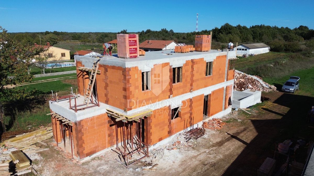 Casa moderna con piscina vicino a Pola