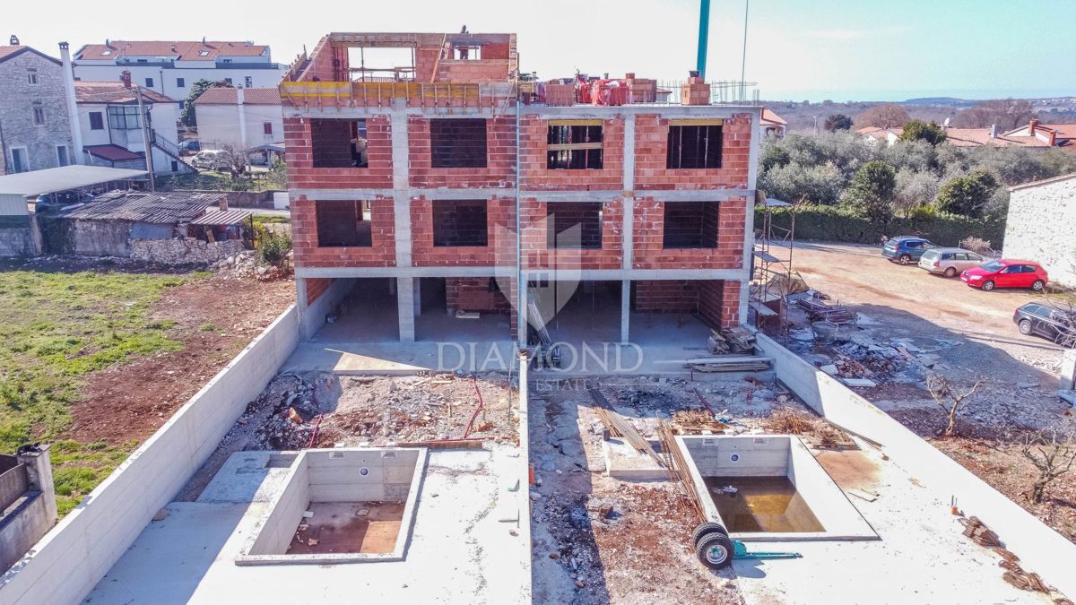 Parenzo, lussuoso appartamento al 1.piano con balcone!