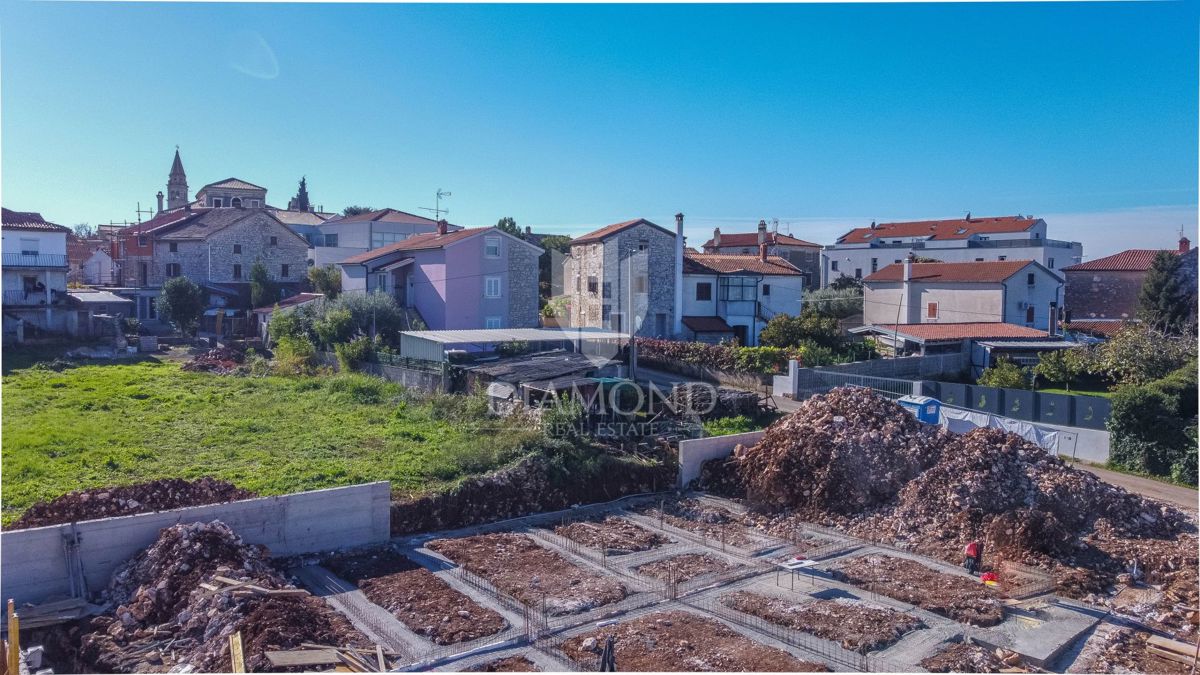 Parenzo, lussuoso appartamento al 1.piano con balcone!