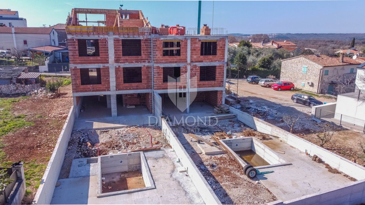 Parenzo, lussuoso appartamento al 1.piano con balcone!