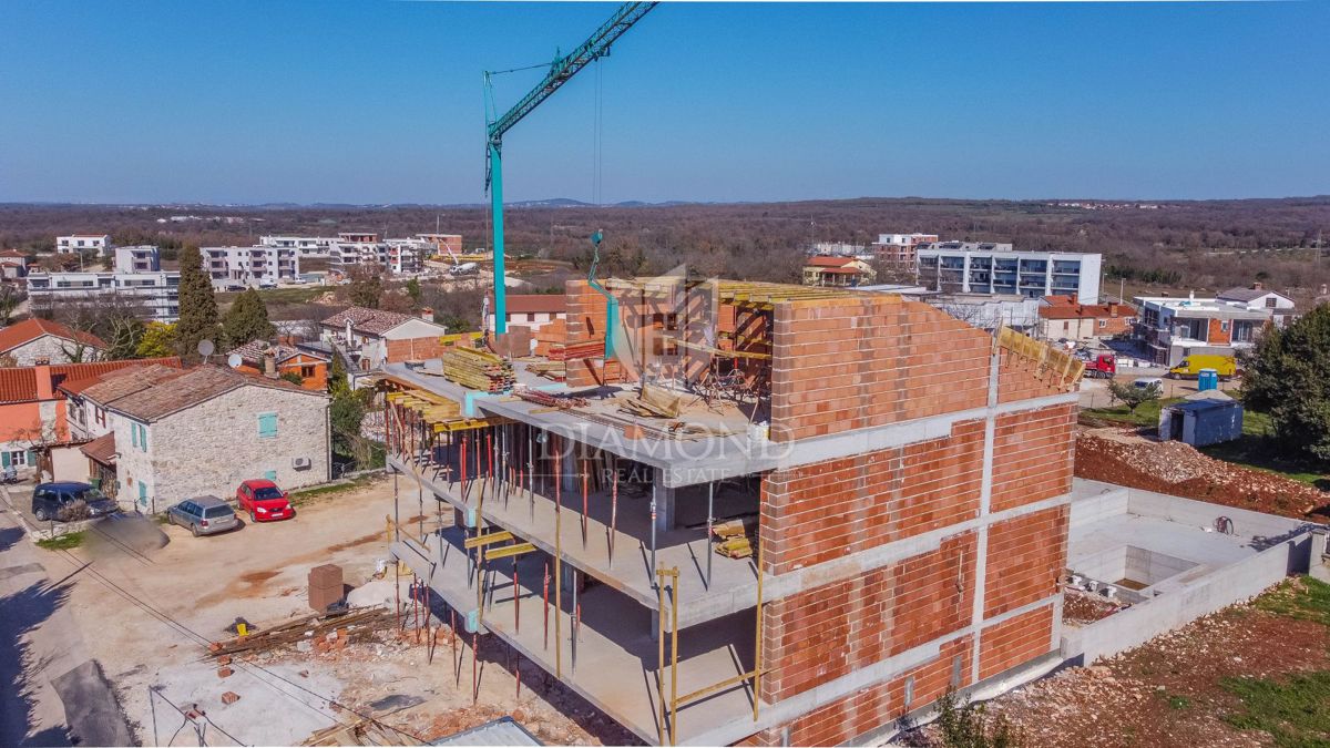 Parenzo, lussuoso appartamento al 1.piano con balcone!