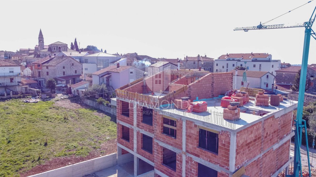 Parenzo, lussuoso appartamento al 1.piano con balcone!