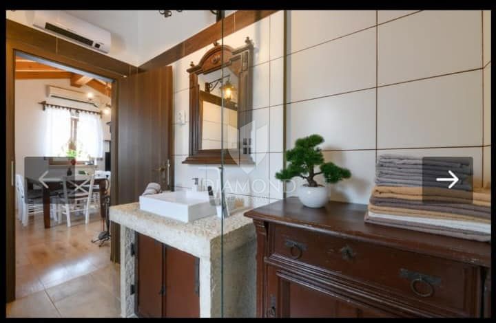 Casa con piscina più fabbricato residenziale