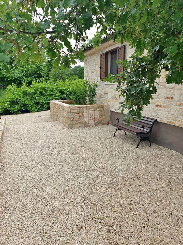 Casa con piscina più fabbricato residenziale