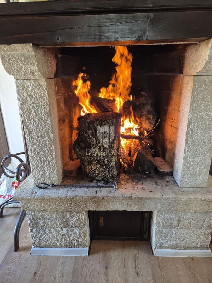 Casa con piscina più fabbricato residenziale