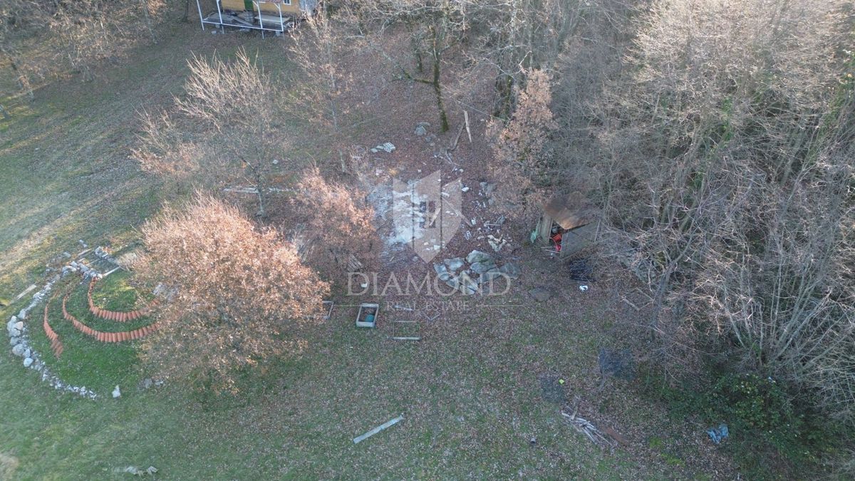 Bel terreno a Kapelica Labin