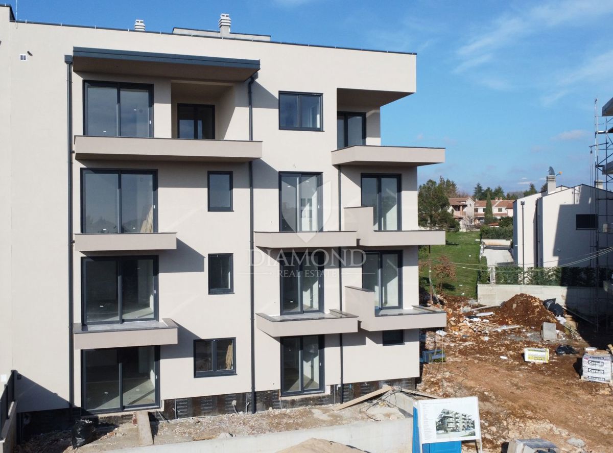 Parenzo, dintorni, appartamento al secondo piano non lontano dal mare!