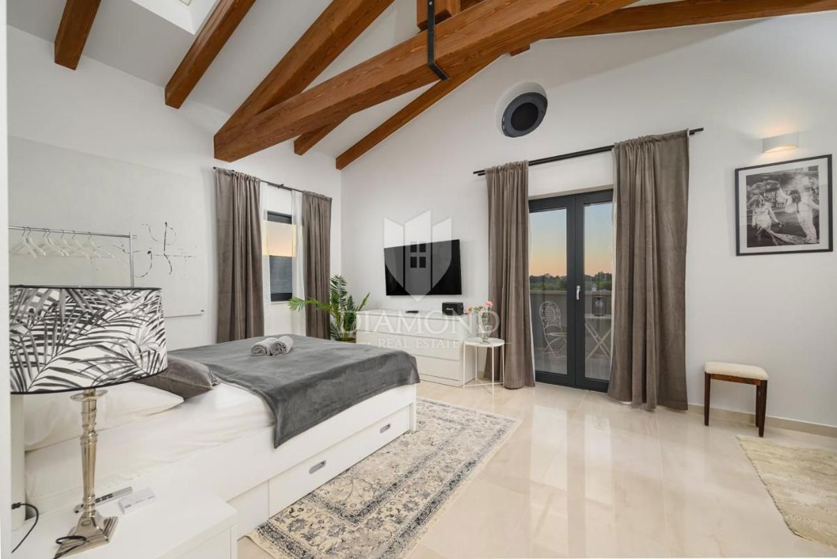 Eleganza e lusso – villa vicino a Rovigno con vista mare – OFFERTA ESCLUSIVA!