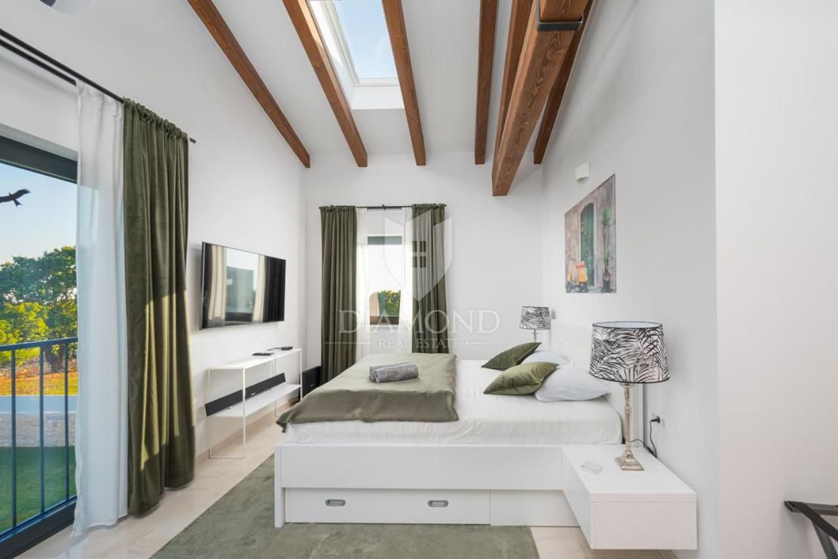 Eleganza e lusso – villa vicino a Rovigno con vista mare – OFFERTA ESCLUSIVA!