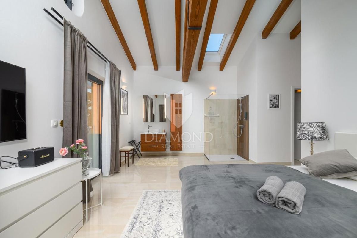 Eleganza e lusso – villa vicino a Rovigno con vista mare – OFFERTA ESCLUSIVA!