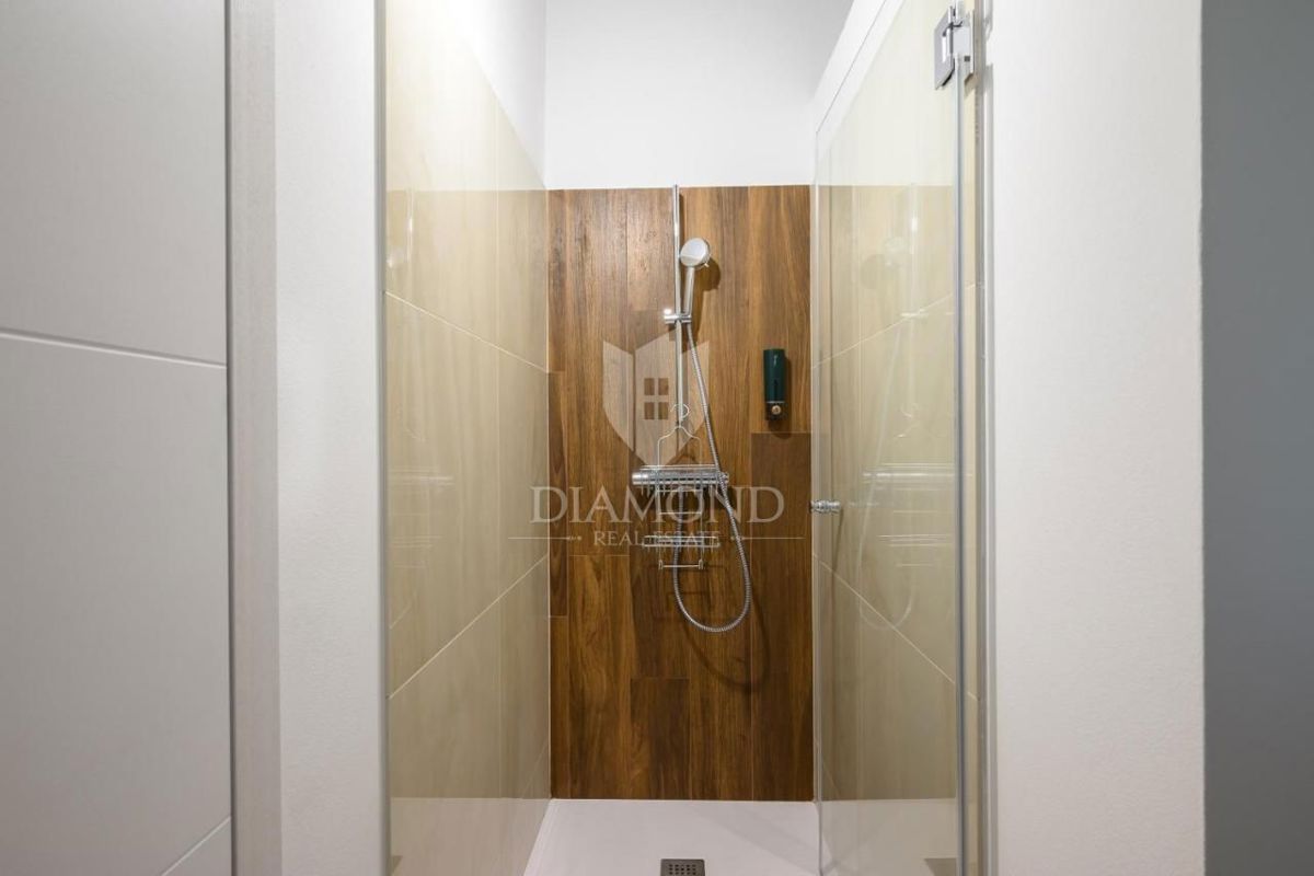 Eleganza e lusso – villa vicino a Rovigno con vista mare – OFFERTA ESCLUSIVA!