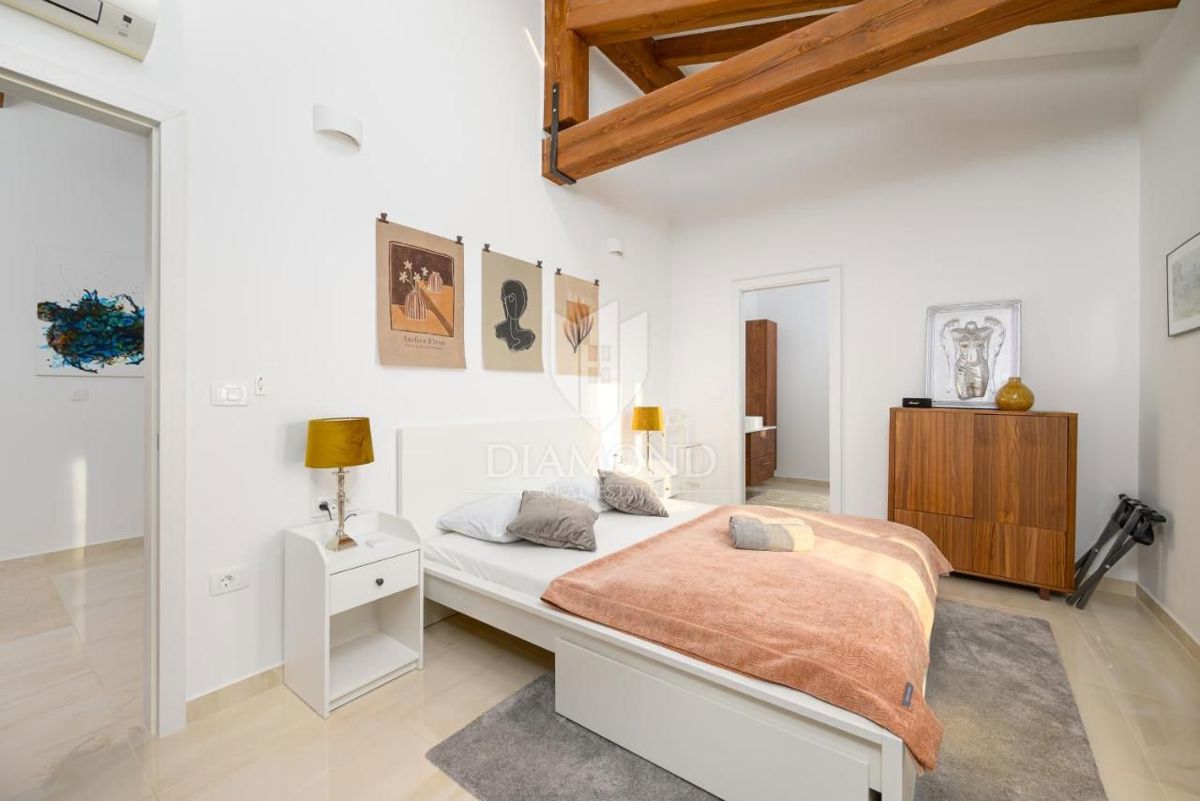 Eleganza e lusso – villa vicino a Rovigno con vista mare – OFFERTA ESCLUSIVA!