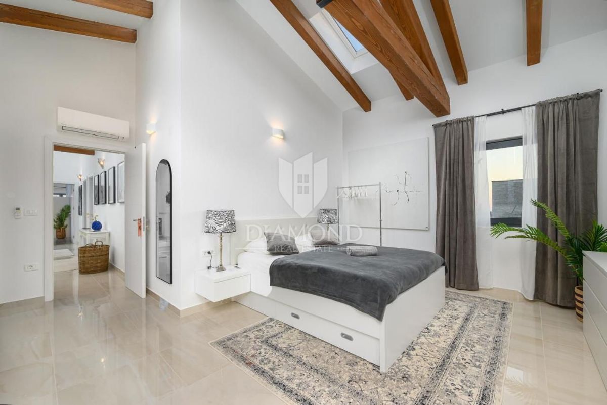 Eleganza e lusso – villa vicino a Rovigno con vista mare – OFFERTA ESCLUSIVA!