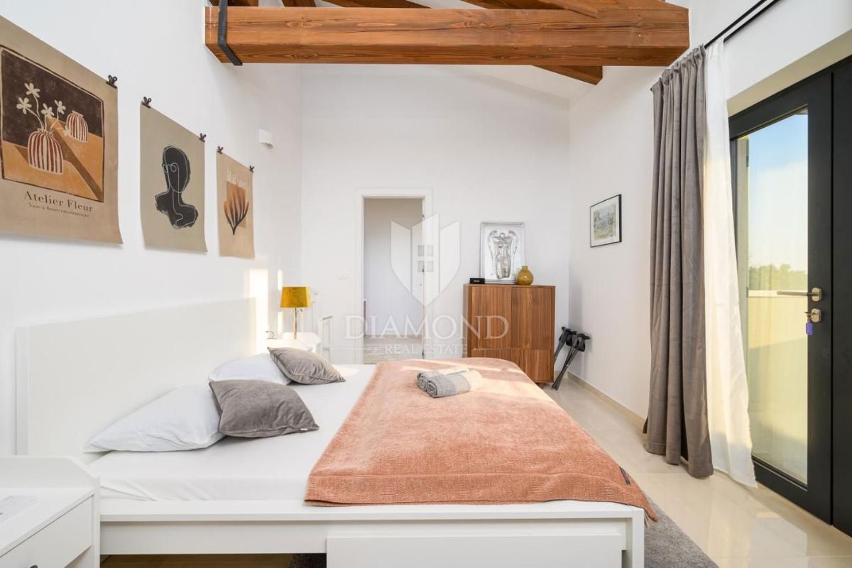 Eleganza e lusso – villa vicino a Rovigno con vista mare – OFFERTA ESCLUSIVA!