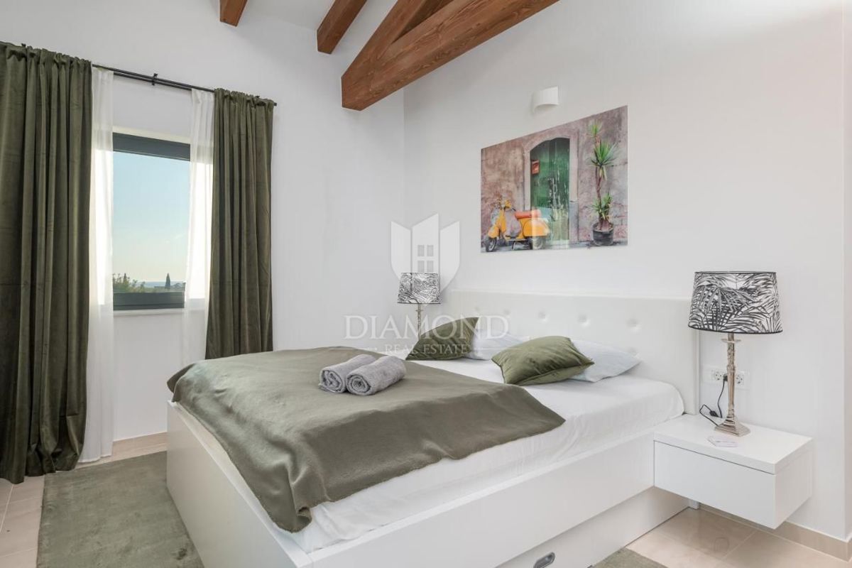 Eleganza e lusso – villa vicino a Rovigno con vista mare – OFFERTA ESCLUSIVA!