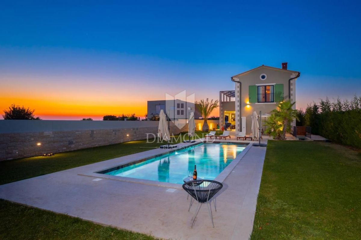 Eleganza e lusso – villa vicino a Rovigno con vista mare – OFFERTA ESCLUSIVA!
