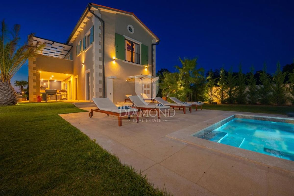 Eleganza e lusso – villa vicino a Rovigno con vista mare – OFFERTA ESCLUSIVA!