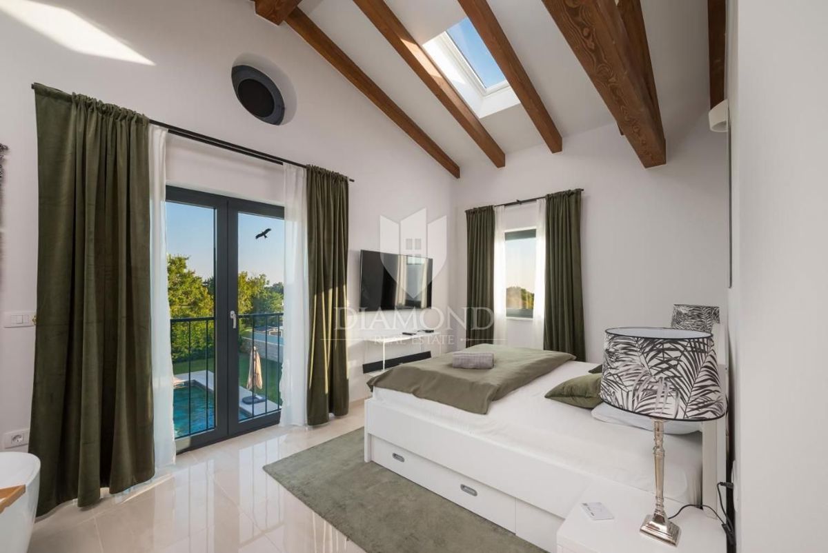 Eleganza e lusso – villa vicino a Rovigno con vista mare – OFFERTA ESCLUSIVA!