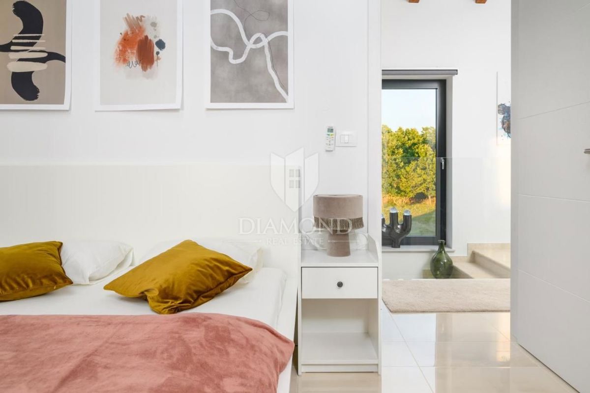 Eleganza e lusso – villa vicino a Rovigno con vista mare – OFFERTA ESCLUSIVA!