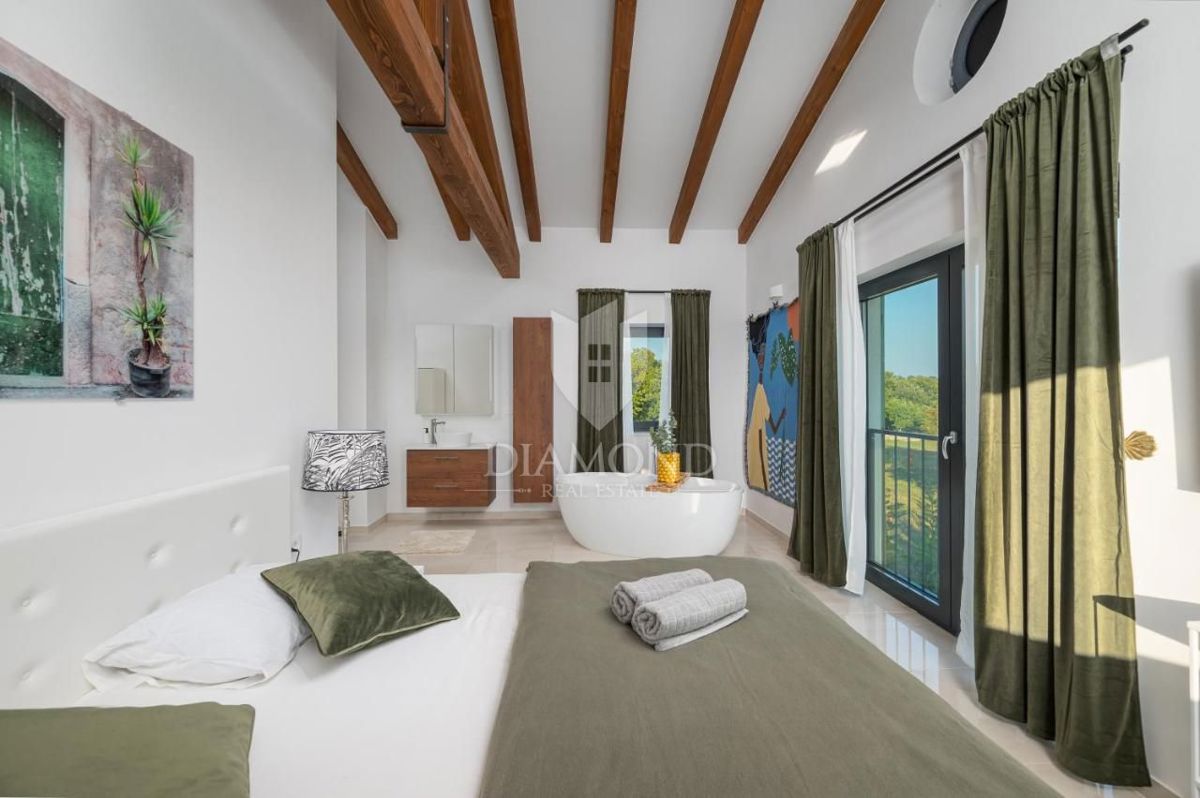 Eleganza e lusso – villa vicino a Rovigno con vista mare – OFFERTA ESCLUSIVA!