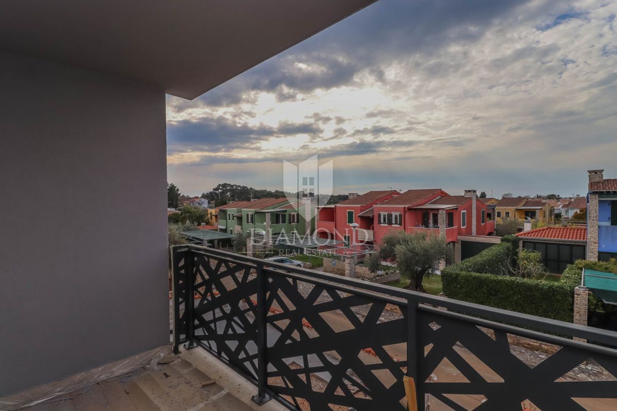 Istria, Umago, appartamento con ascensore a 300m dal mare e dalla spiaggia!