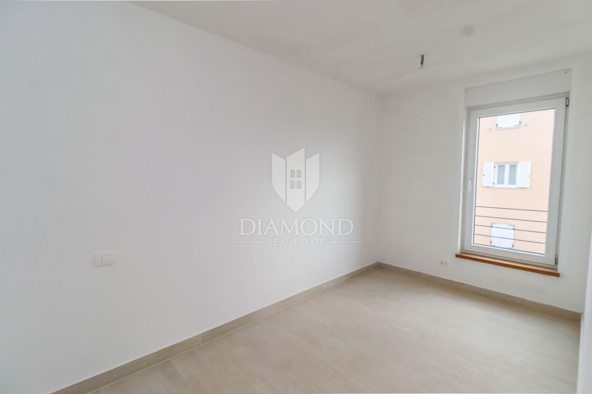 Istria, Umago, appartamento con ascensore a 300m dal mare e dalla spiaggia!