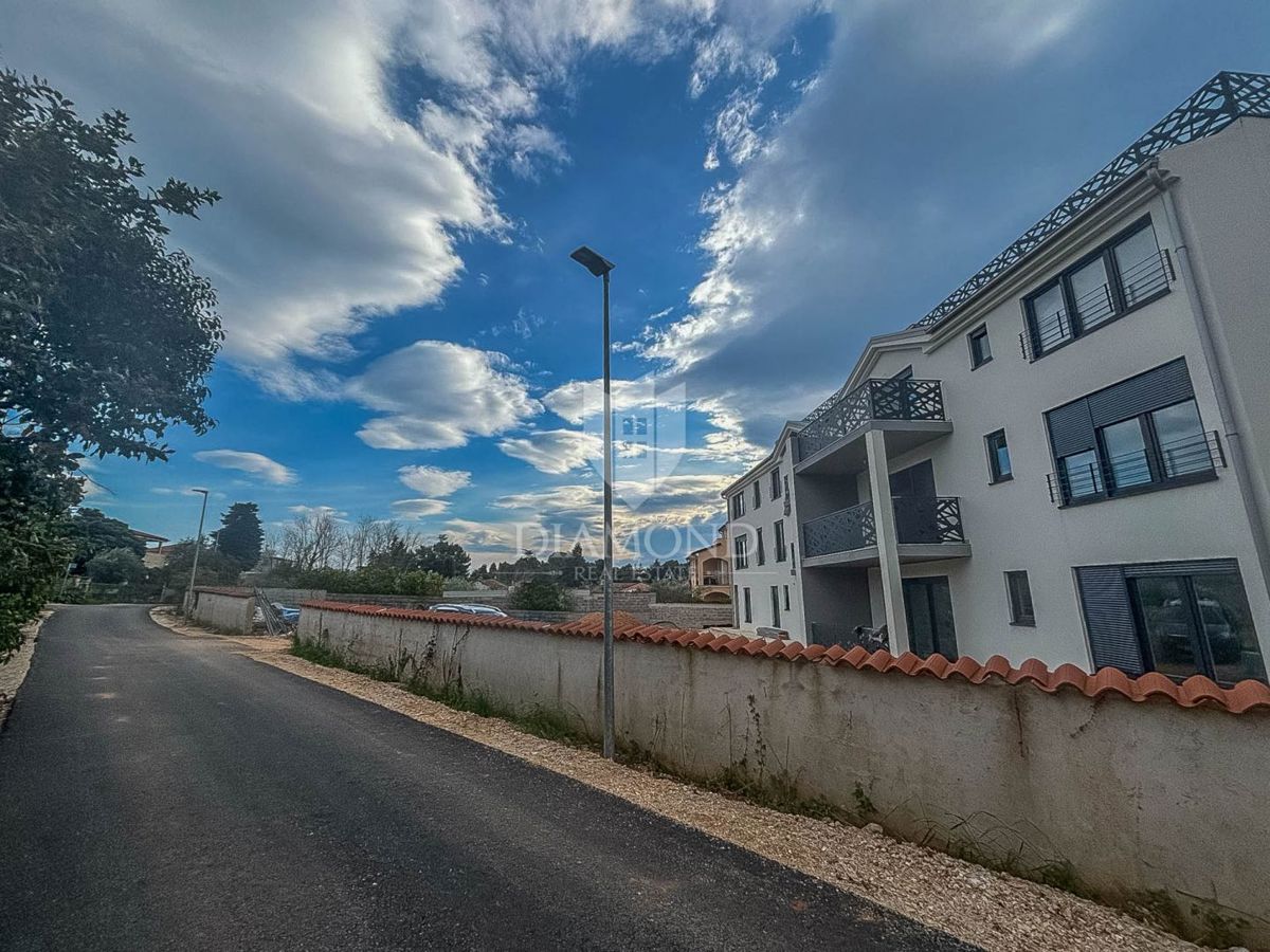 Istria, Umago, appartamento con ascensore a 300m dal mare e dalla spiaggia!